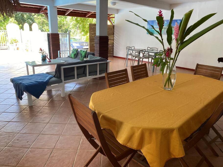 Douceur Des Hauteurs Bas De Villa, Piscine Privee Сент-Люс Экстерьер фото