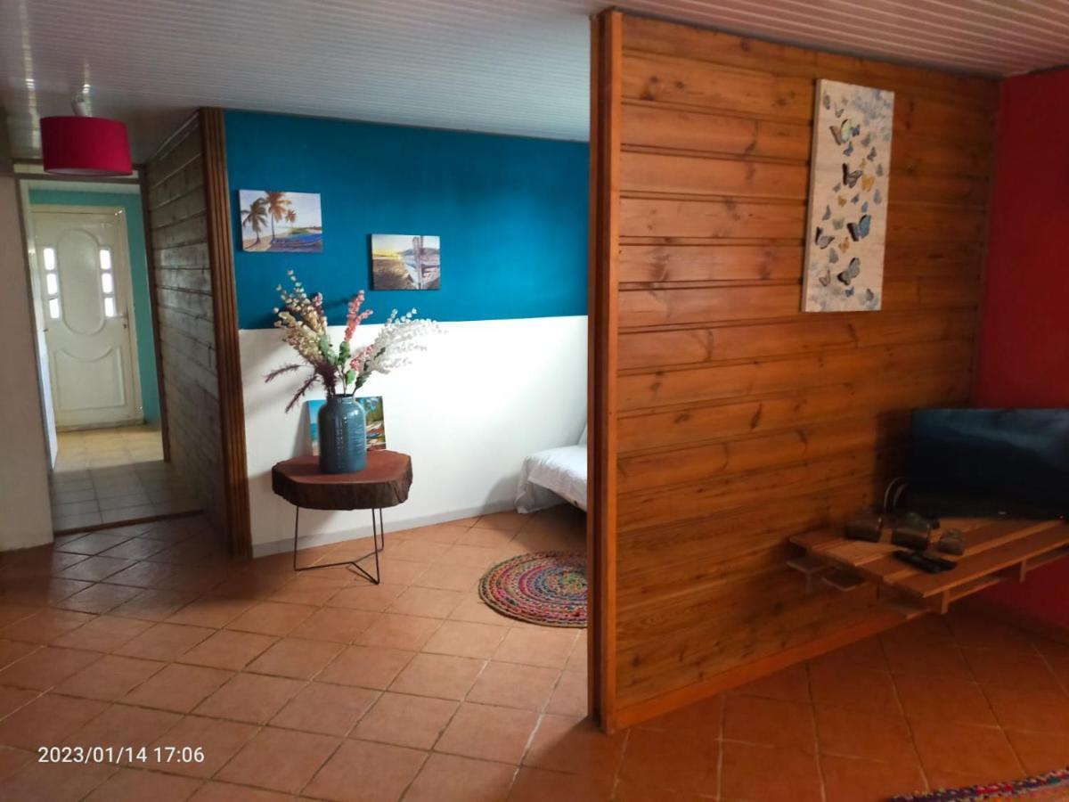 Douceur Des Hauteurs Bas De Villa, Piscine Privee Сент-Люс Экстерьер фото