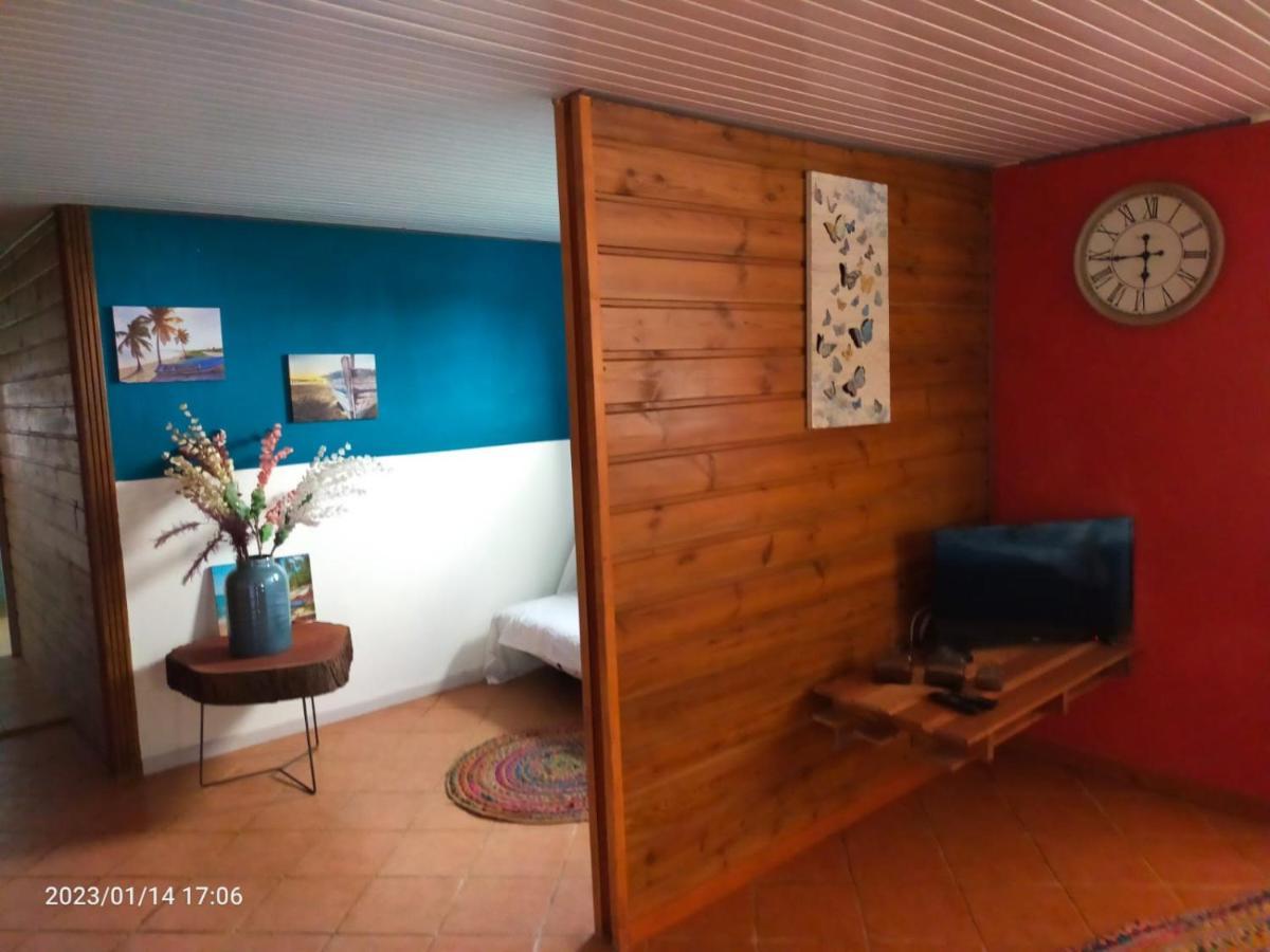 Douceur Des Hauteurs Bas De Villa, Piscine Privee Сент-Люс Экстерьер фото